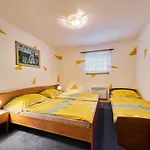 U Hronova-5 By Interhome * Chlivce