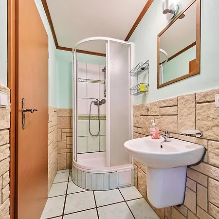 U Hronova-5 By Interhome Chlivce